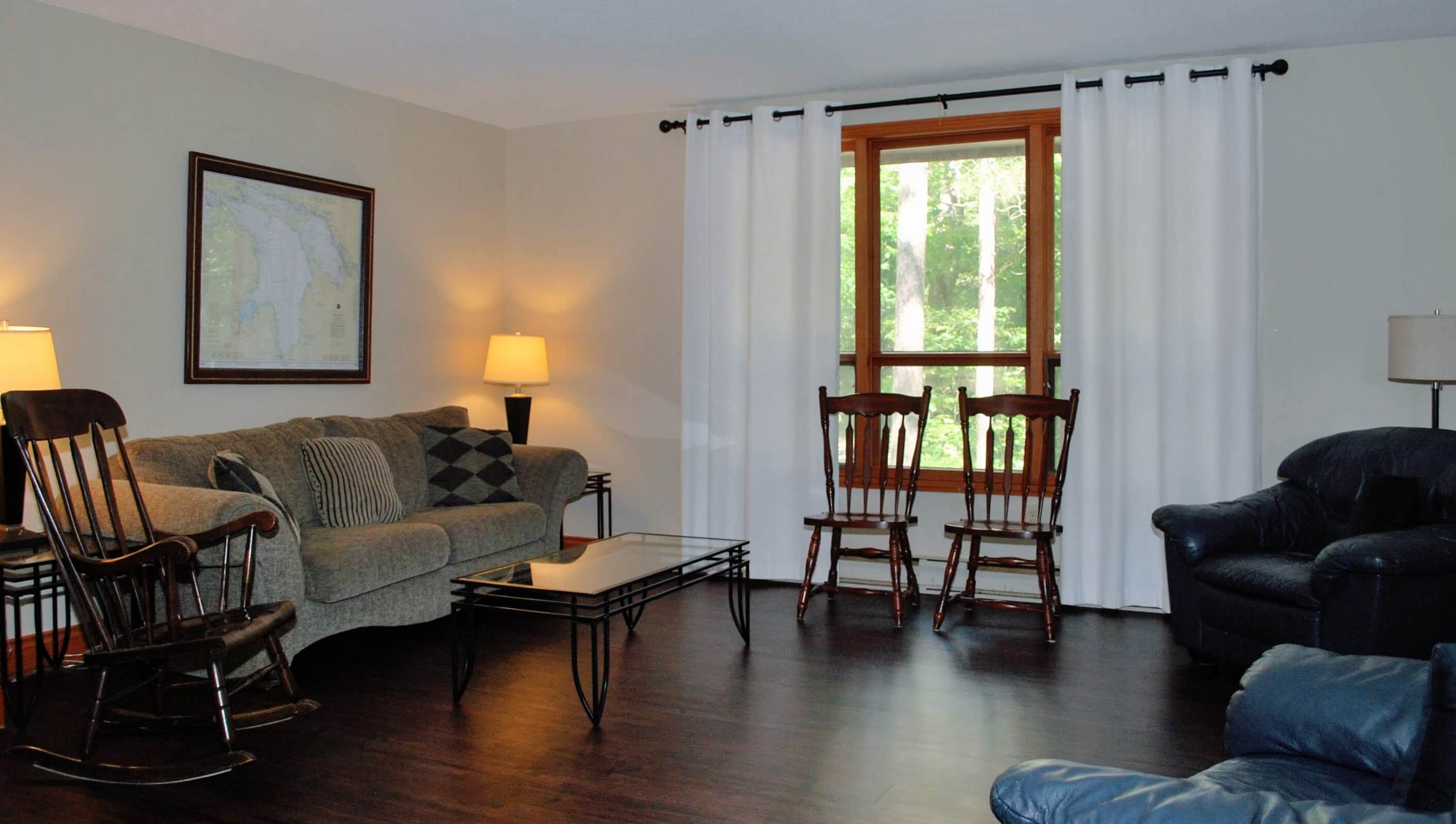 Kitchen and amenities