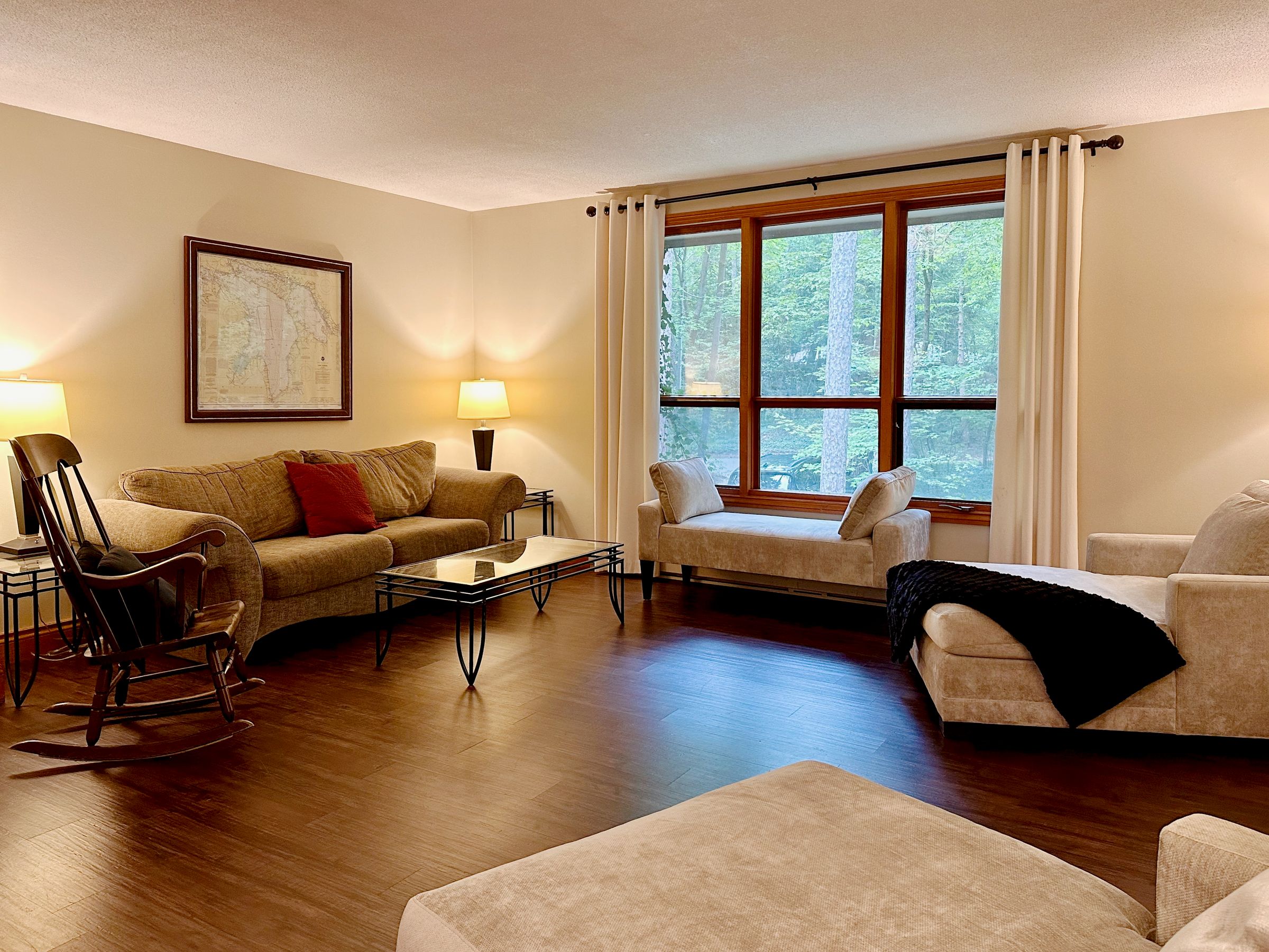 Kitchen and amenities